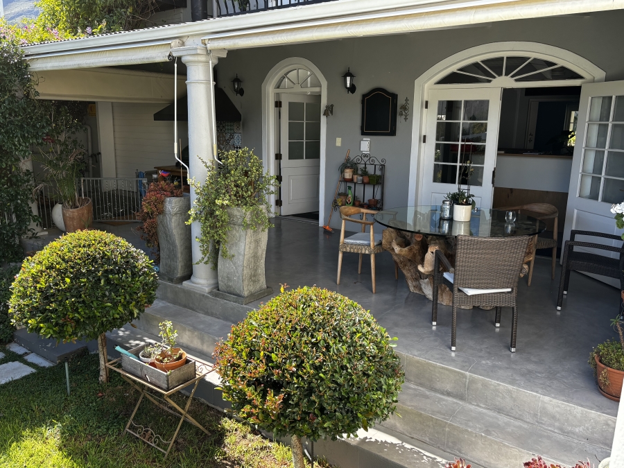 To Let 4 Bedroom Property for Rent in Franschhoek Western Cape